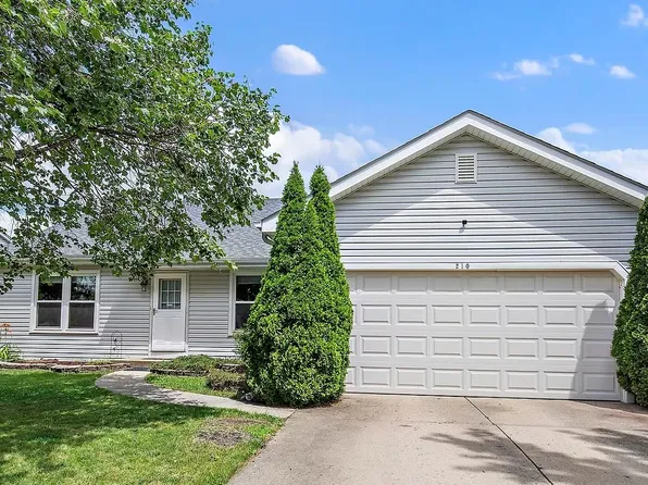 210 Somerset Dr, Streamwood, IL 60107