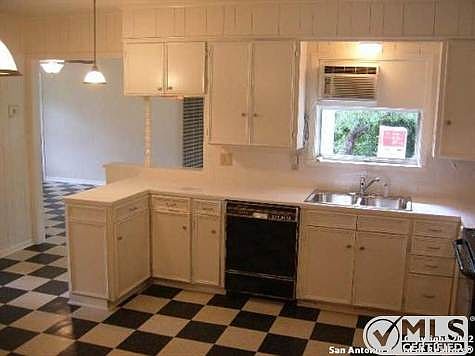 3rd image of 2122 Wilson Blvd
