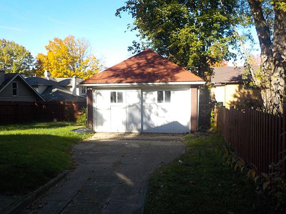 2 car detatched garage