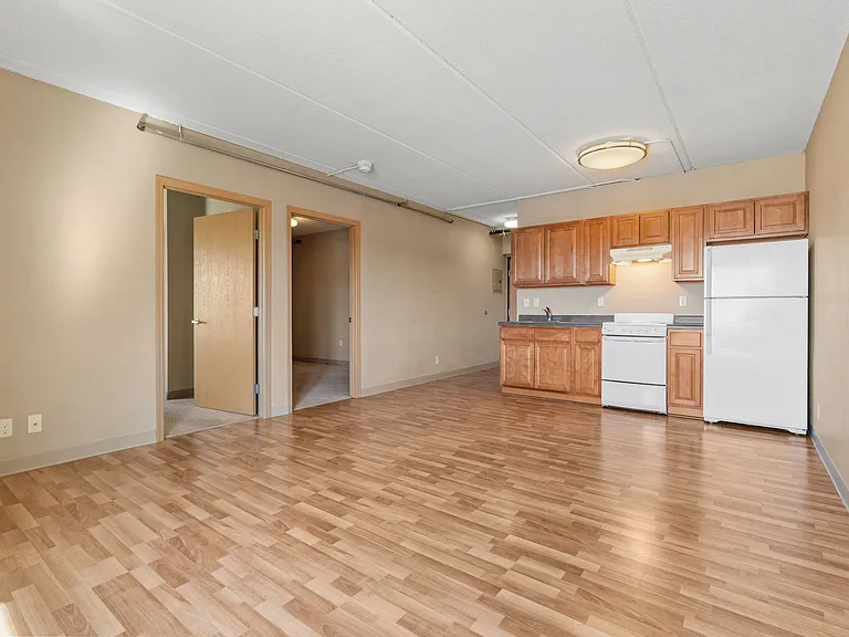 E Street Flats - Student Housing — Photo 60