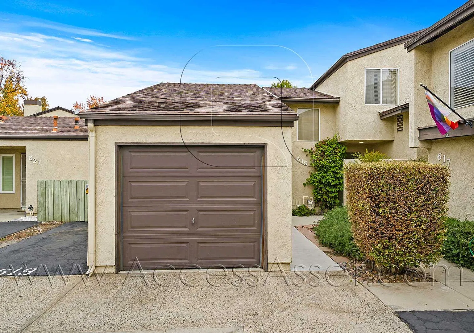 Delightful 2 Bed/1.5 Bath Townhouse In The Tranquil Parkview Villas Community! — Photo 2