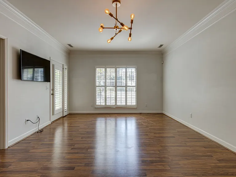 2304 Elliott Ave #102 — Photo 9