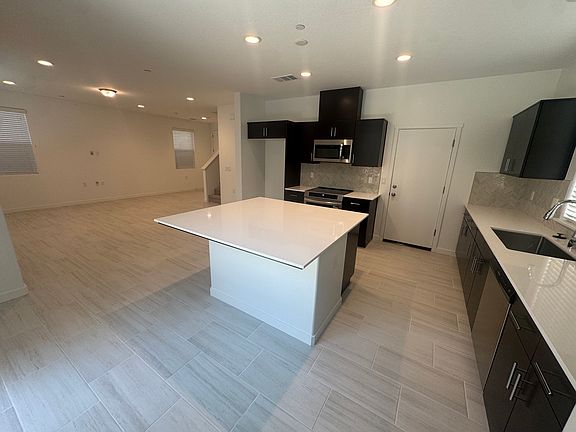 5th image of 2933 E Veleta Dr