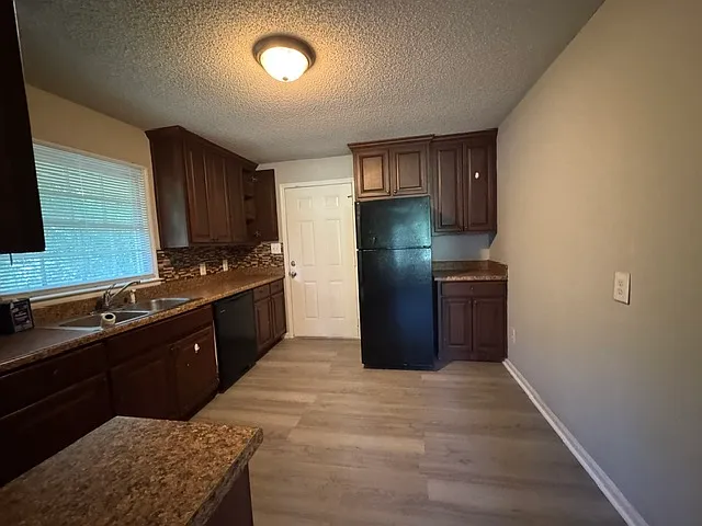 2534 Huntington Dr — Photo 5