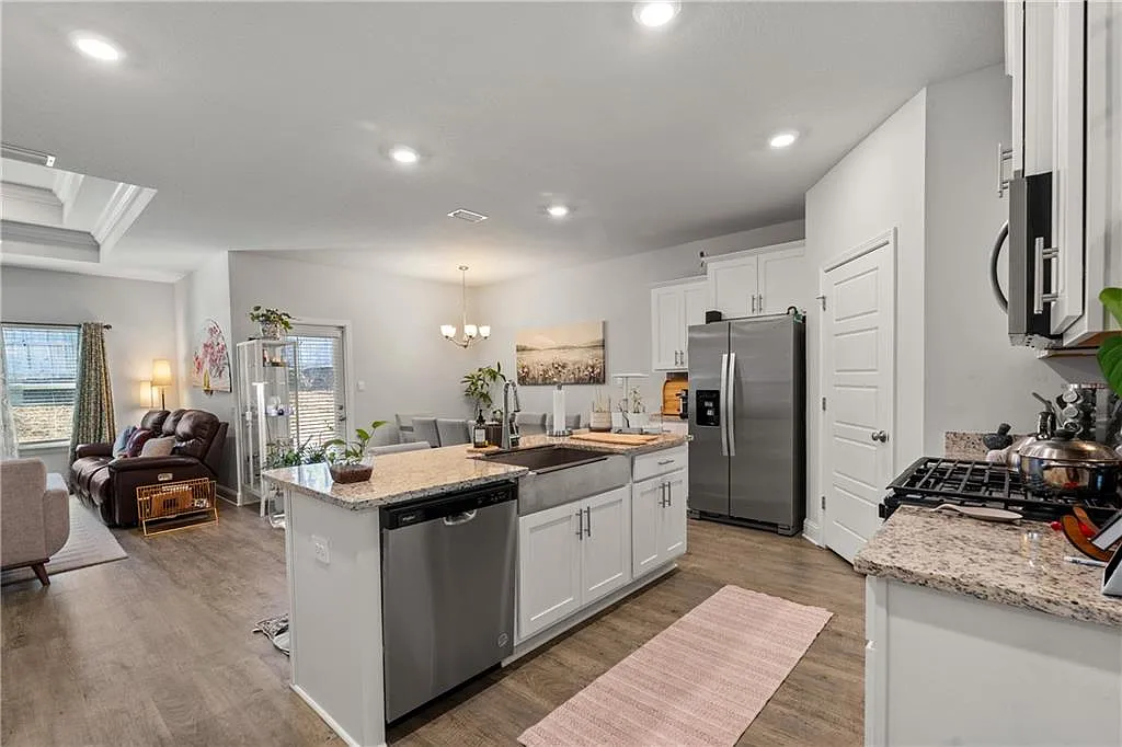4 bed, 2.0 bath, 1835 sqft, $2,500 — Photo 4