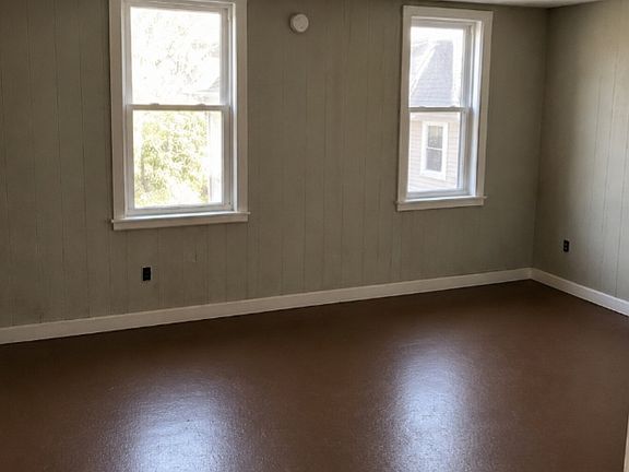 4th image of 150 Lincoln St