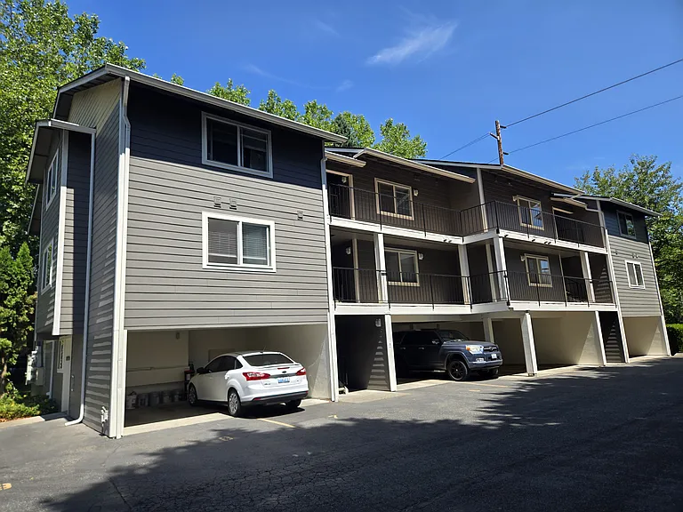 330 Maple Ave — Photo 11