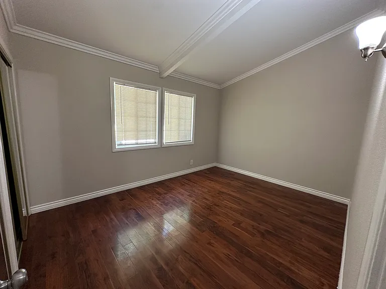 Elkwood St — Photo 14