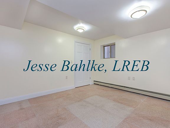 4th image of 2565 23rd St #1F