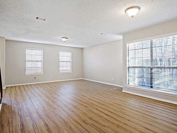 3rd image of 509 Westbury Dr