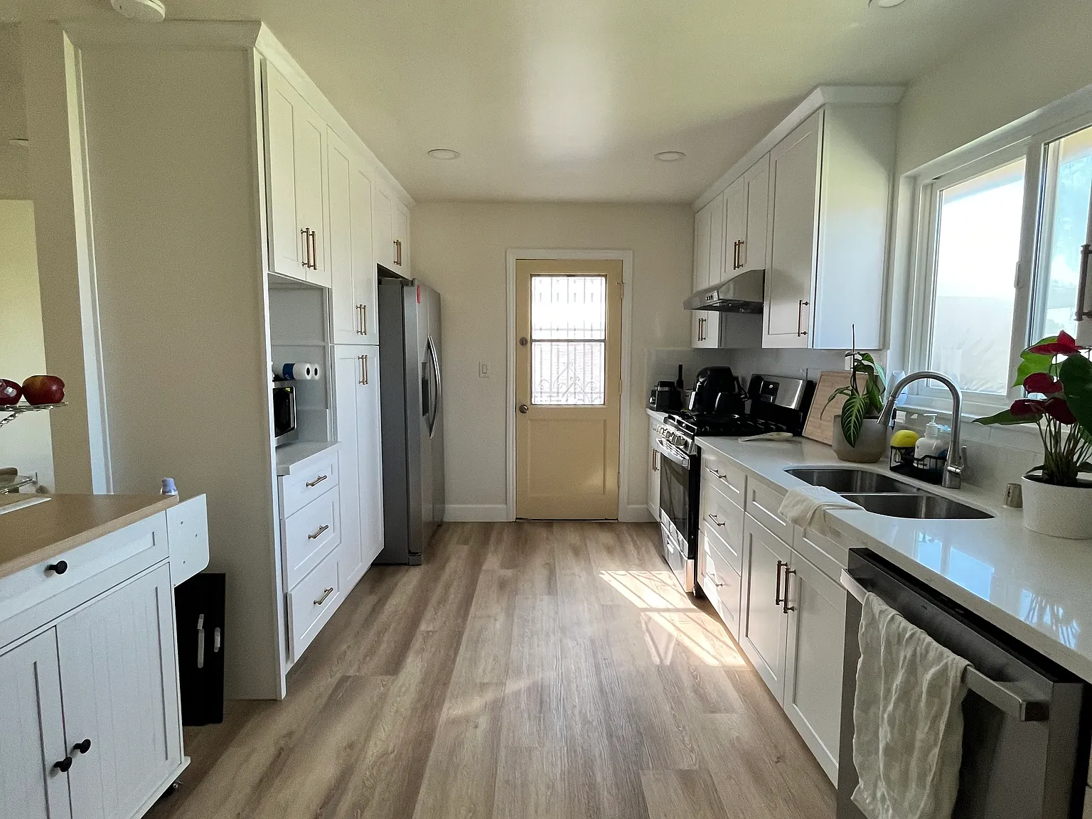 1 bed, 150 sqft, $1,200 — Photo 2