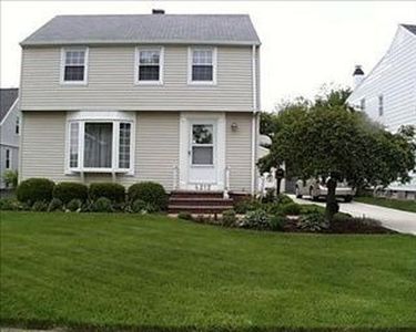 4212 W 219th St, Fairview Park, OH, 44126