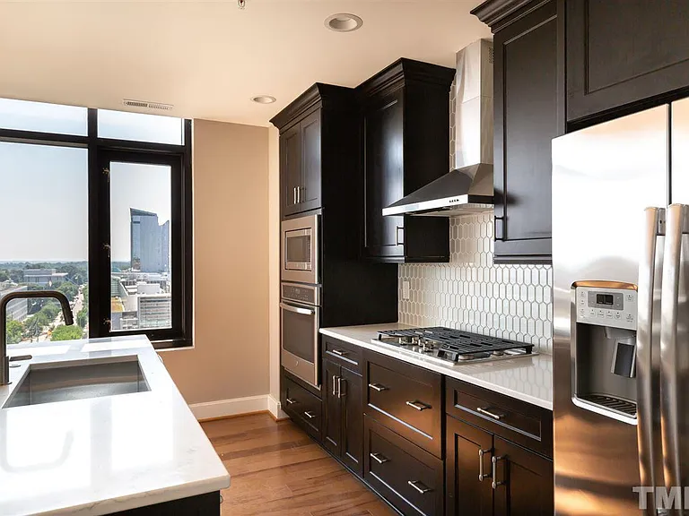 122 N Harrington St #825 — Photo 4