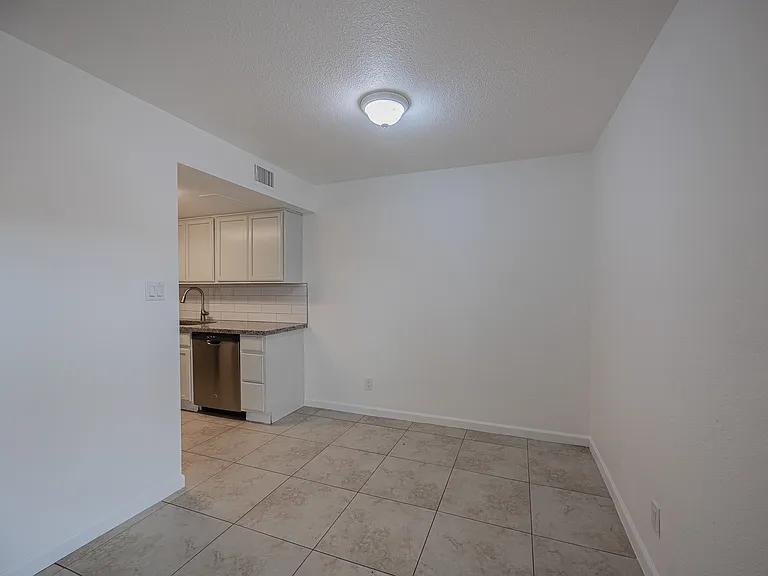 4615 E Jones Ave — Photo 11