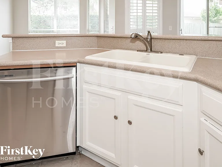 2352 Longmont Dr — Photo 8