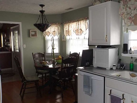 3rd image of 7527 Brackenwood Cir N