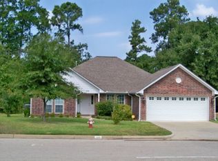 909 Village Gate Cir, Nacogdoches, TX 75961