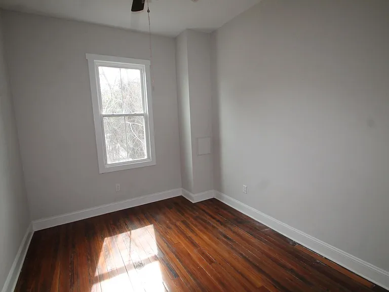 301 W 35th St — Photo 21
