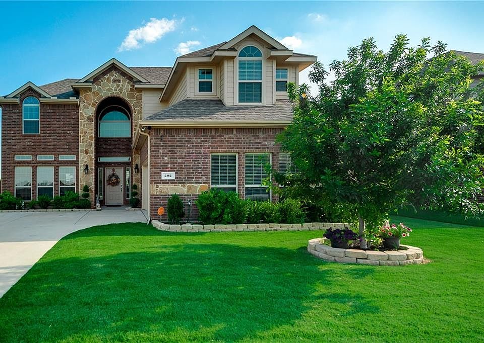 1st image of 202 Lacy Oak Ln