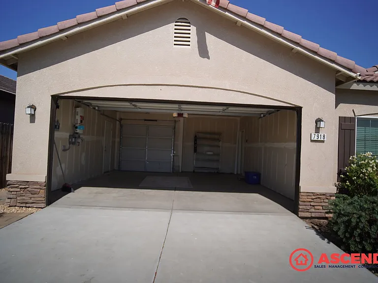 7918 Rhine Dr — Photo 14