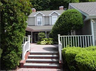 241 Mayfield Dr, Trumbull, CT 06611