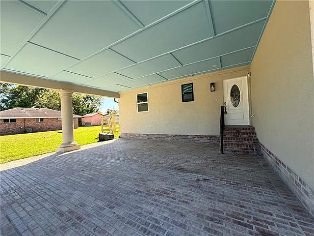 3 bed, 2.0 bath, 1050 sqft, $1,800 — Photo 2