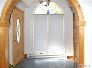 411 Wading River Rd, Manorville, NY 11949