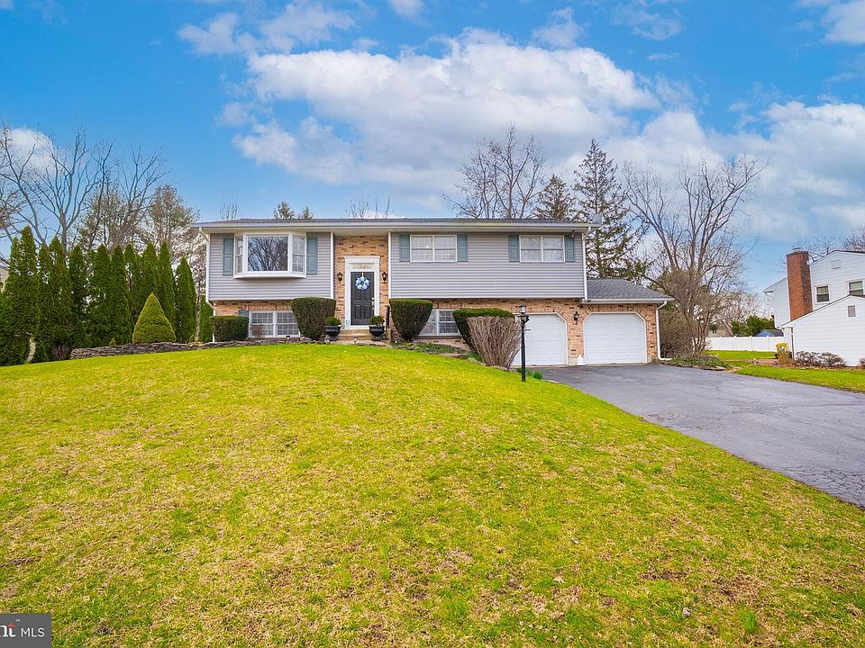 1st image of 29 Hawthorne Ln