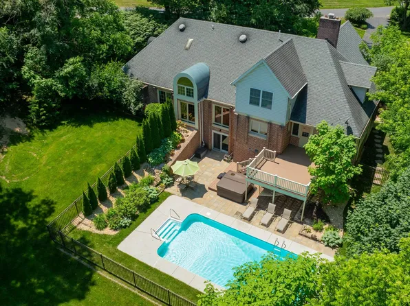 1231 Woodland Rd, York, PA 17403