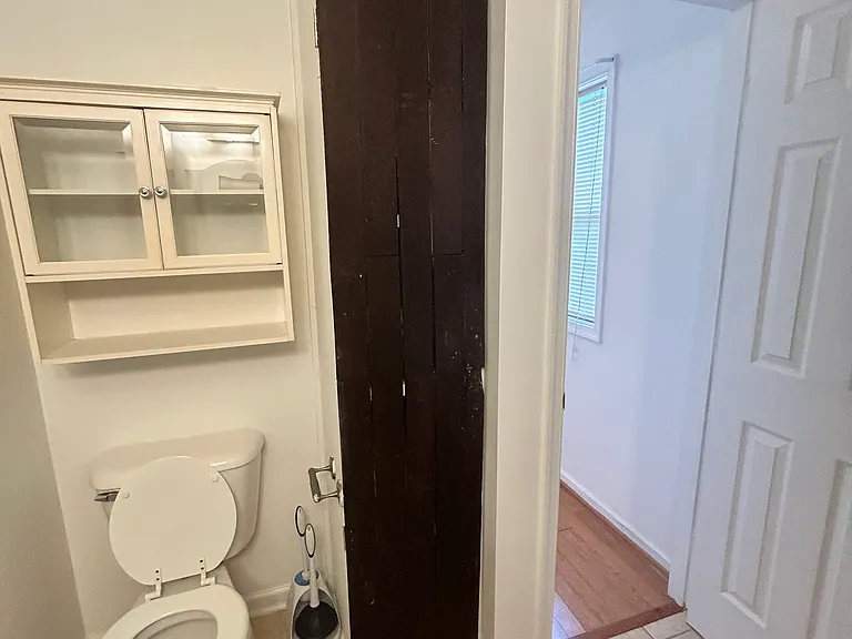 1057 Green St — Photo 7