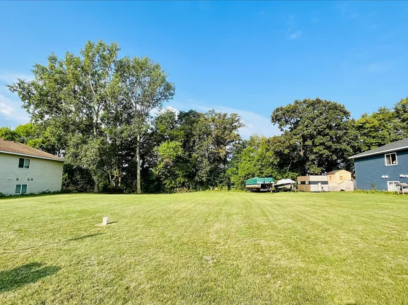 Shoreline Dr, Howard Lake, MN 55349