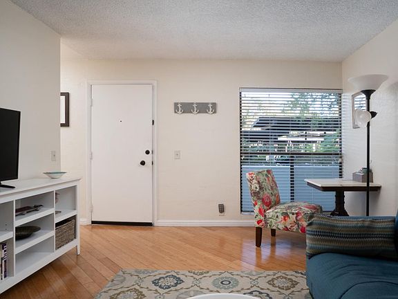 2nd image of 500 Glenwood Cir APT 512