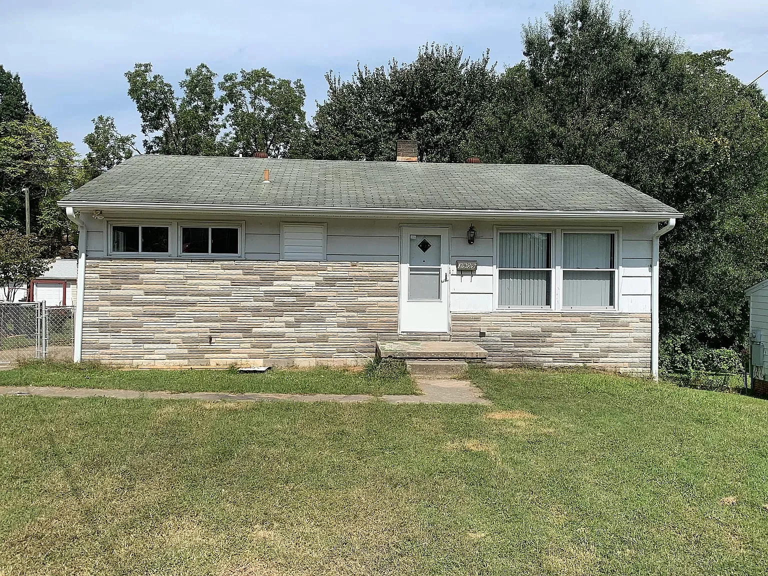 3 bed, 1110 sqft, $1,600 — Photo 1