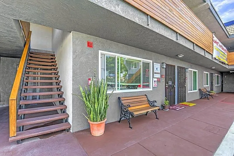 Del Amo Place Apartments Homes — Photo 4
