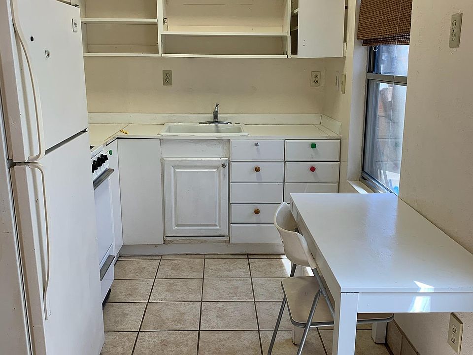 2nd image of 1936 Kenneth St #B