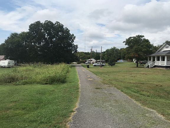 5th image of 380 Buster Blvd
