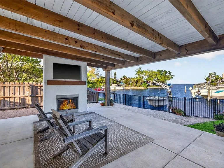 4200 Beach Dr SE — Photo 13