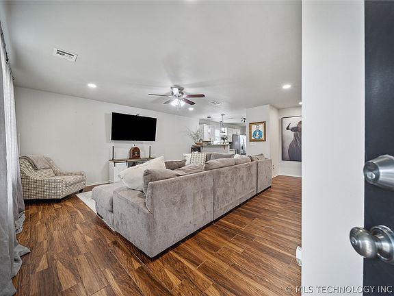 4th image of 122 Dp Newman Cir