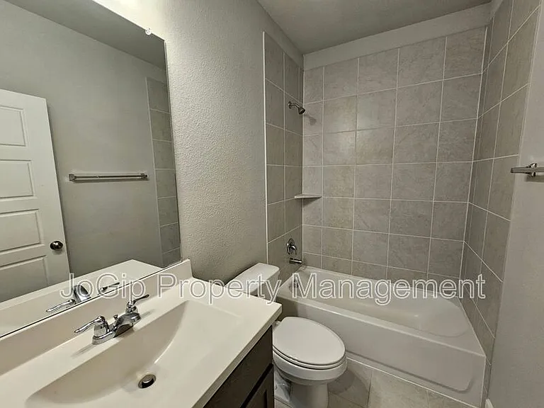 1740 Jamestown Dr — Photo 20