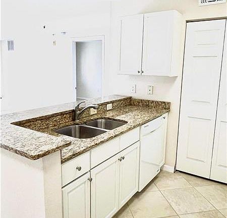 3rd image of 151 SW Palm Dr APT 203
