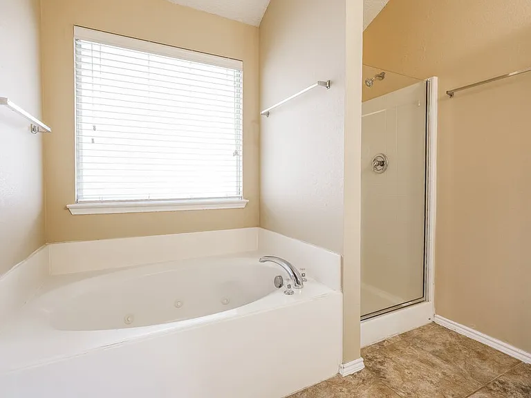 705 Pine Hollow Dr — Photo 12
