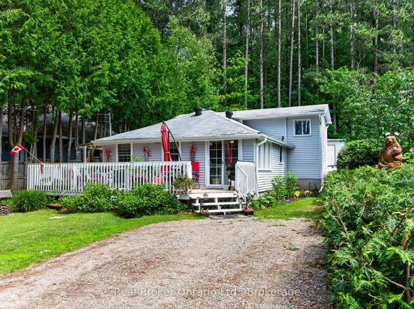 81 Andrew Dr, Tiny, ON L9M 0B4