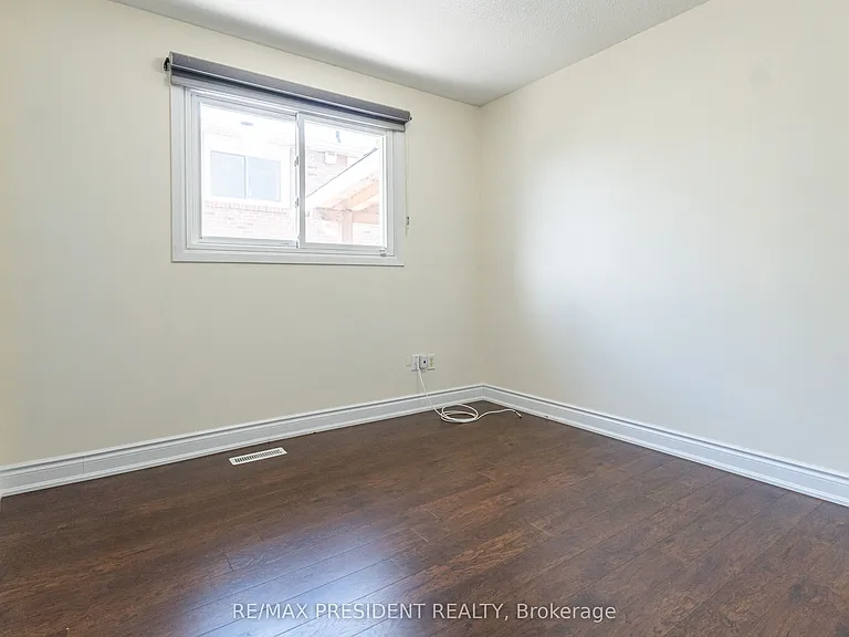 17 Manitou Cres #UPPER — Photo 22
