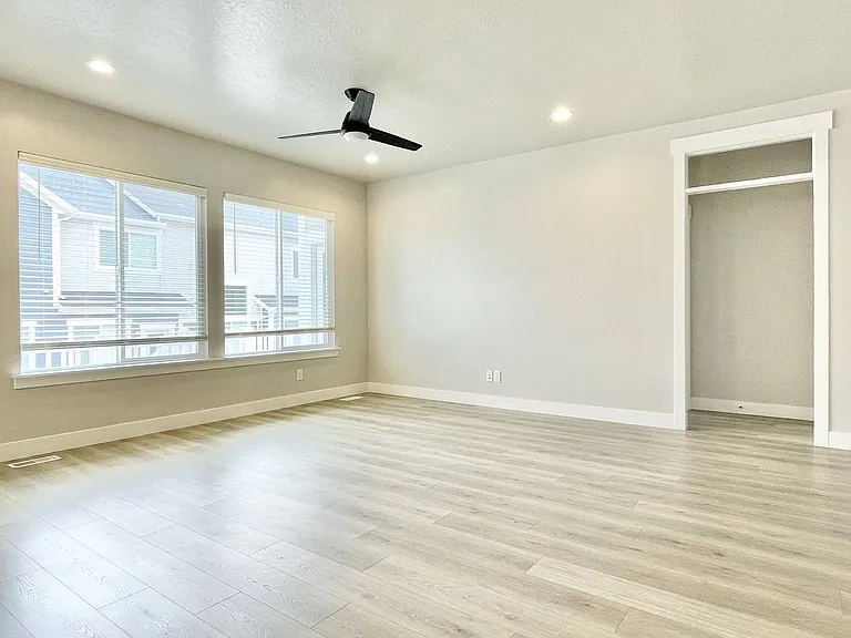 1572 N 3950 W — Photo 5