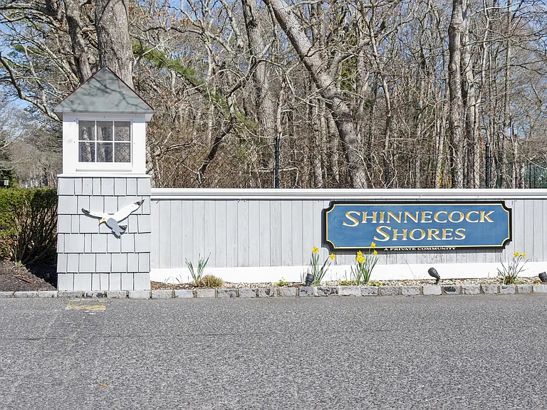 34 Shinnecock Rd — Photo 1