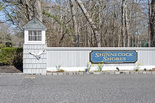 34 Shinnecock Rd Photo 1