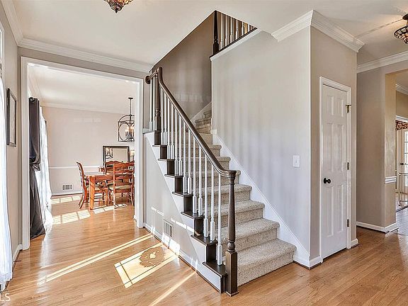4th image of 304 Cumberland Ct