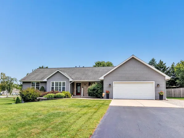2900 Sagewood Way, Suamico, WI 54173