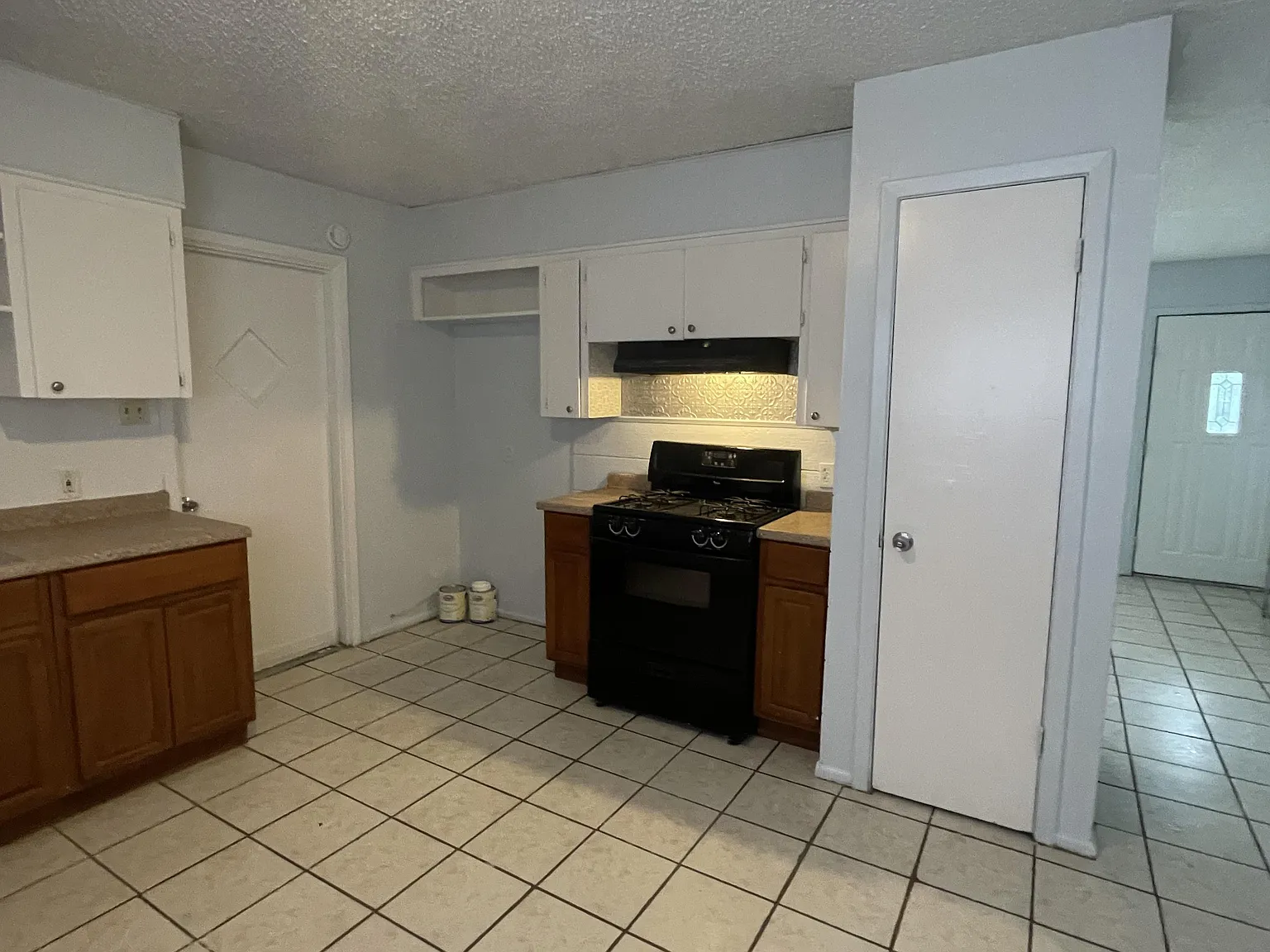 3 bed, 1300 sqft, $1,000 — Photo 2