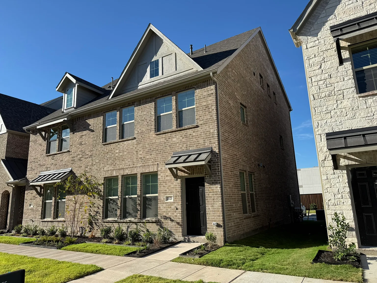 3 bed, 2.5 bath, 2098 sqft, $3,300 — Photo 2